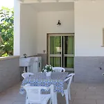 Casa Frontemare Posto Rosso Дом отдыха Торре-Сан-Джованни-Удженто