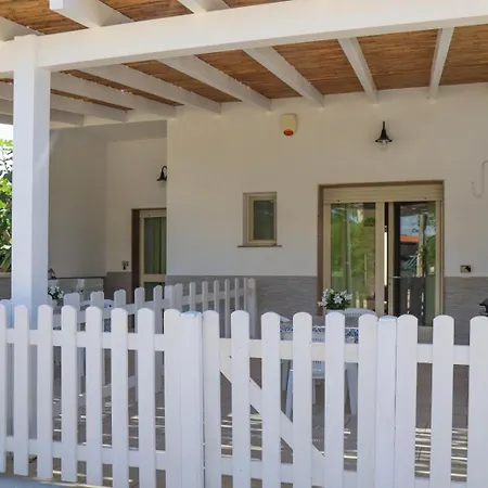 Casa Frontemare Posto Rosso * Торре-Сан-Джованни-Удженто