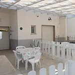 Semesterbostad Casa Frontemare Posto Rosso