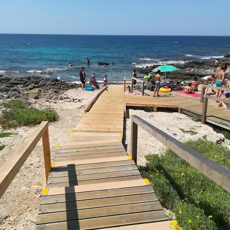 度假居 Casa Frontemare Posto Rosso 托雷圣乔万尼乌