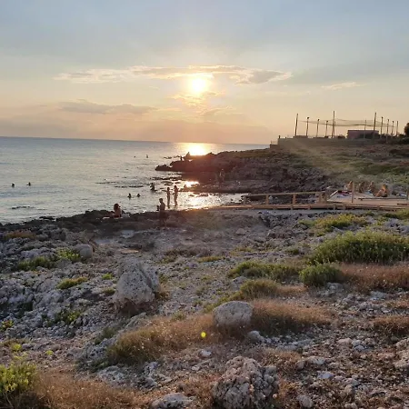 Casa Frontemare Posto Rosso 托雷圣乔万尼乌