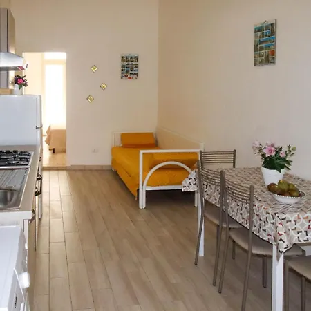 度假居 Casa Frontemare Posto Rosso 托雷圣乔万尼乌